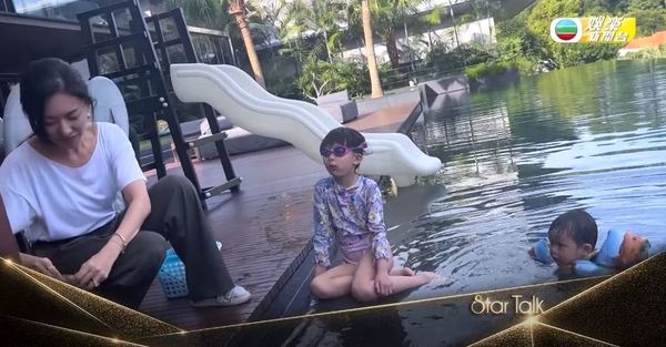 42歲黃婉佩返港出席《四葉草》聚會 2R兩姊妹保養得宜 近況曝光！ 