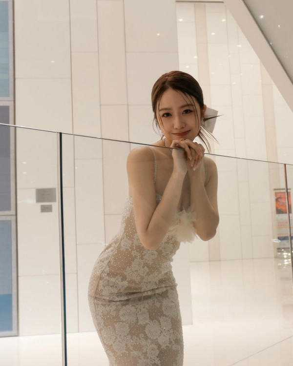 莊子璇全身透視現身節目巡禮