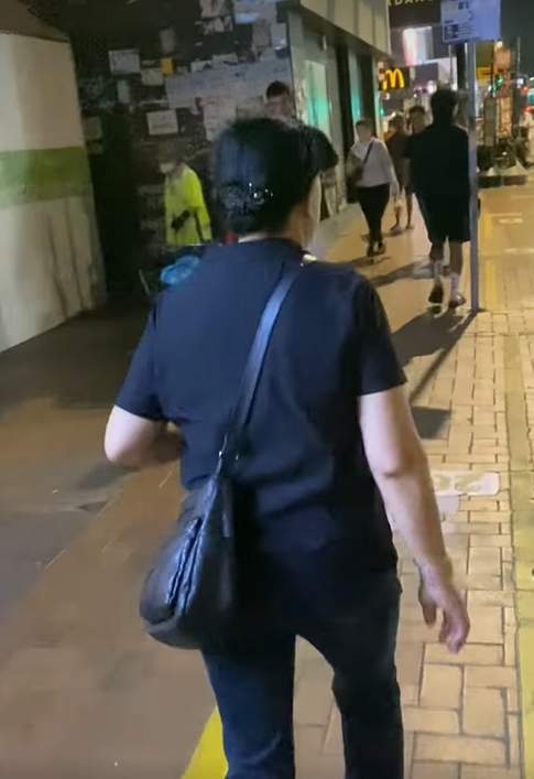 大媽稱來自澳門需幫助 港男識破呃人爆粗追鬧（片段截圖來源︰FB@真.屯門友）