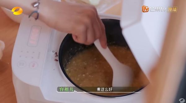 女學生因外貌激似劉亦菲爆紅！同學爭相求一合照：讚「千年一遇美女」 