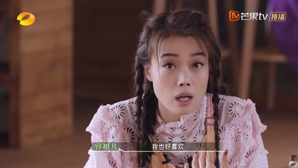 女學生因外貌激似劉亦菲爆紅！同學爭相求一合照：讚「千年一遇美女」 