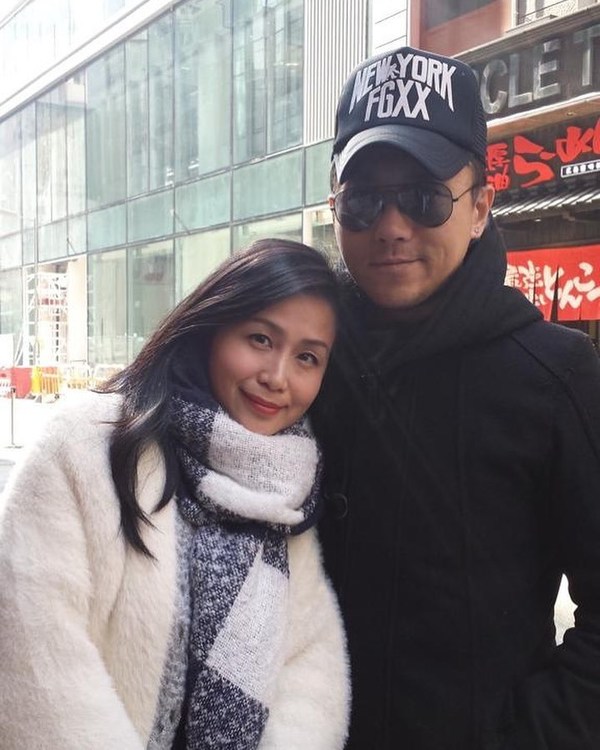 前TVB主持英國大屋放煙花 被指越搬越富貴 曾偷拍鄰居惹爭議 