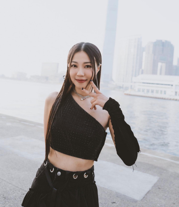 隊友Marf留言：着衫啦！