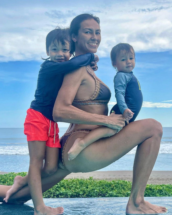 43歲混血名模峇里曬弗爆身材 素顏上陣被指「斷崖式衰老」 