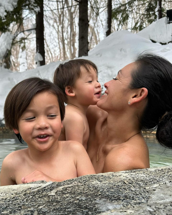 43歲混血名模峇里曬弗爆身材 素顏上陣被指「斷崖式衰老」 