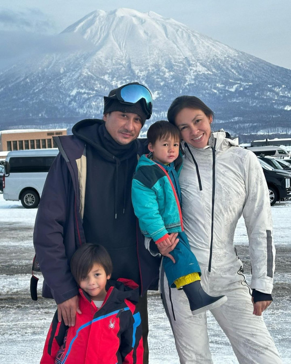 43歲混血名模峇里曬弗爆身材 素顏上陣被指「斷崖式衰老」 