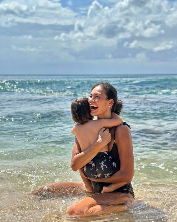 43歲混血名模峇里曬弗爆身材 素顏上陣被指「斷崖式衰老」 