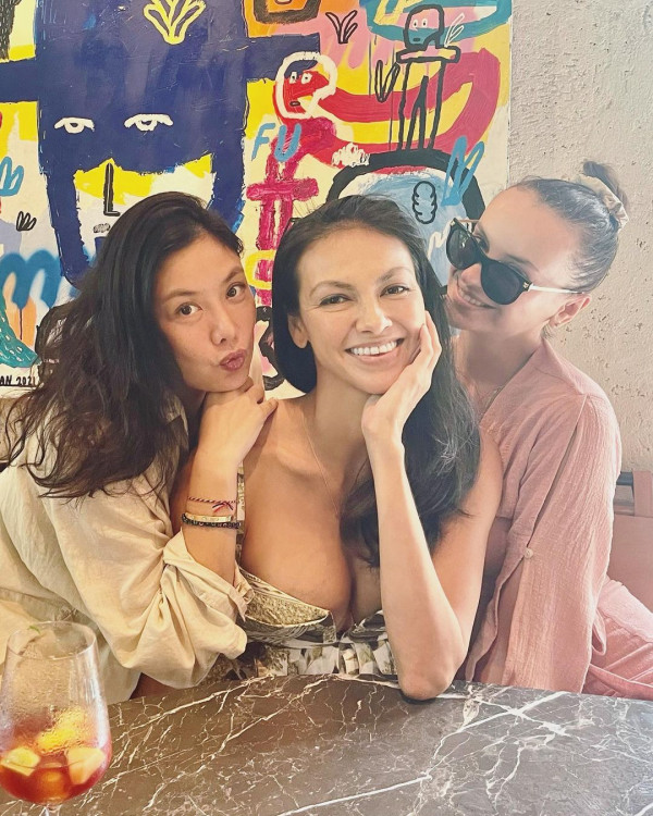 43歲混血名模峇里曬弗爆身材 素顏上陣被指「斷崖式衰老」 