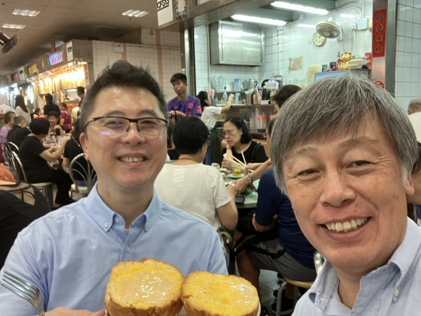 日駐港大使將離任！岡田健一留港3年熱愛港式美食走訪熟食中心歎奶油豬