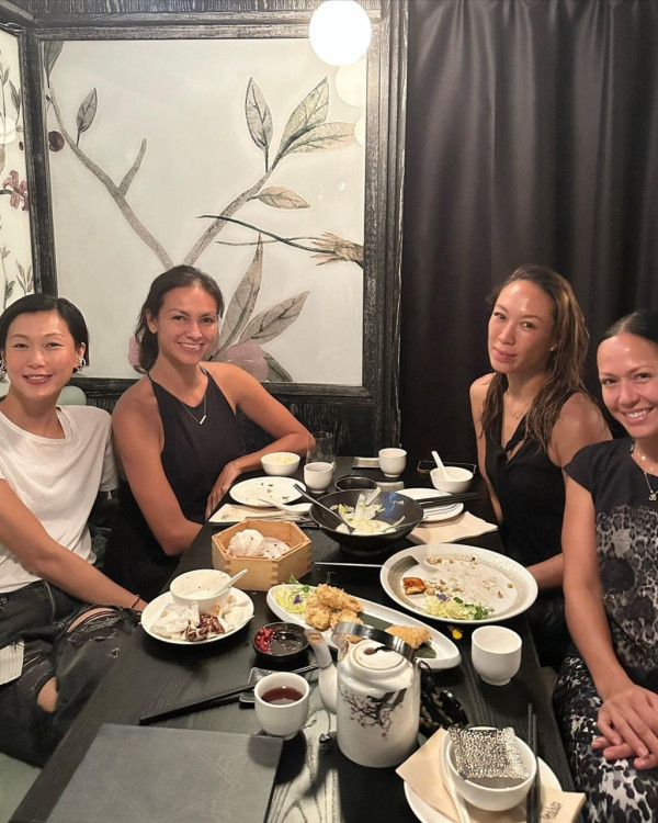 43歲混血名模峇里曬弗爆身材 素顏上陣被指「斷崖式衰老」 