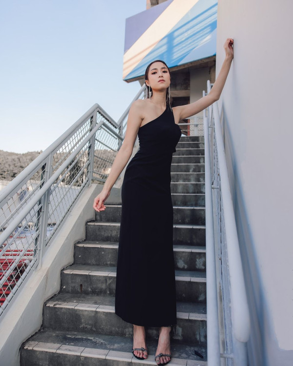 劉穎鏇現身澳門真實身形似巨人！腰線到粉絲心口晒44吋半長腿！ 