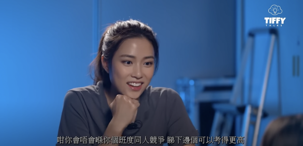 劉穎鏇現身澳門真實身形似巨人！腰線到粉絲心口晒44吋半長腿！ 