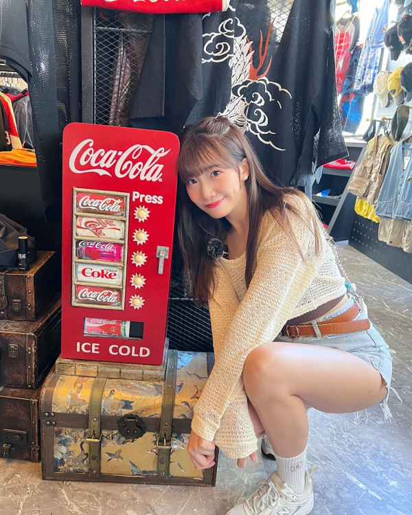 TVB御用童星離巢轉行做超索空姐!公開外藉老公合照!化身旅遊達人