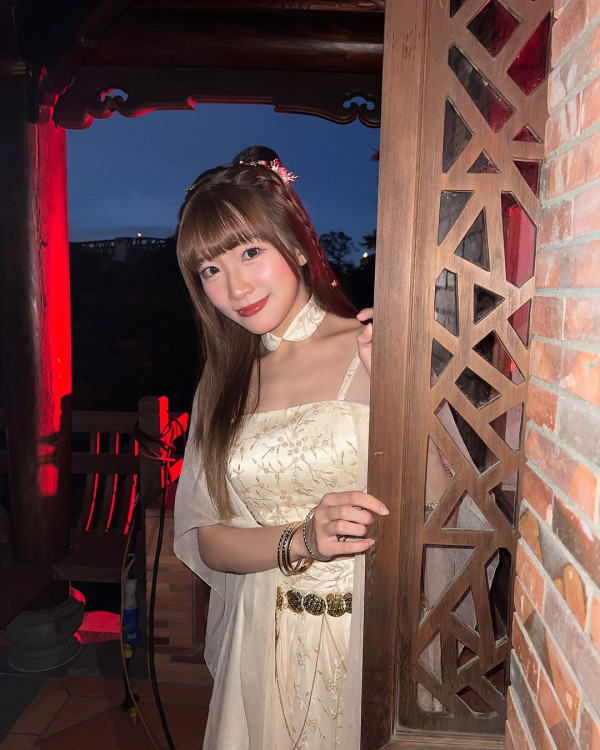 TVB御用童星離巢轉行做超索空姐!公開外藉老公合照!化身旅遊達人