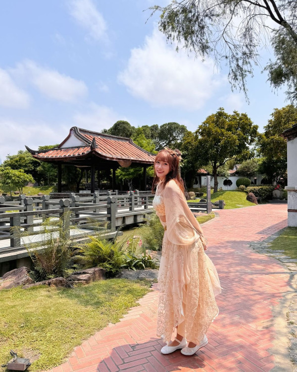 TVB御用童星離巢轉行做超索空姐!公開外藉老公合照!化身旅遊達人