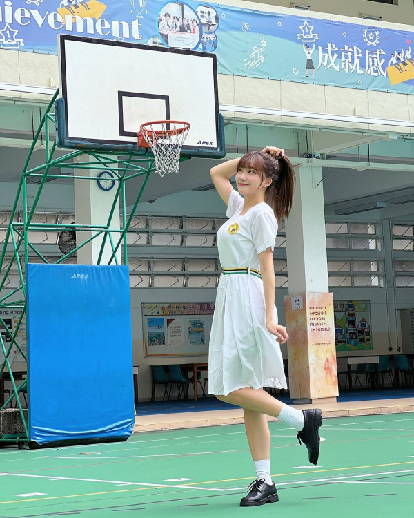 TVB御用童星離巢轉行做超索空姐!公開外藉老公合照!化身旅遊達人