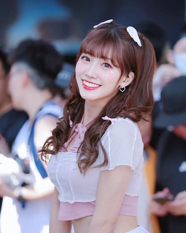 TVB御用童星離巢轉行做超索空姐!公開外藉老公合照!化身旅遊達人