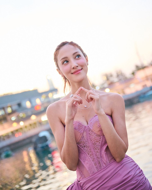 靚媽港姐冠軍迪士尼被巧遇 網民大讚年輕兼以為混血 惟一部位遭挑剔 