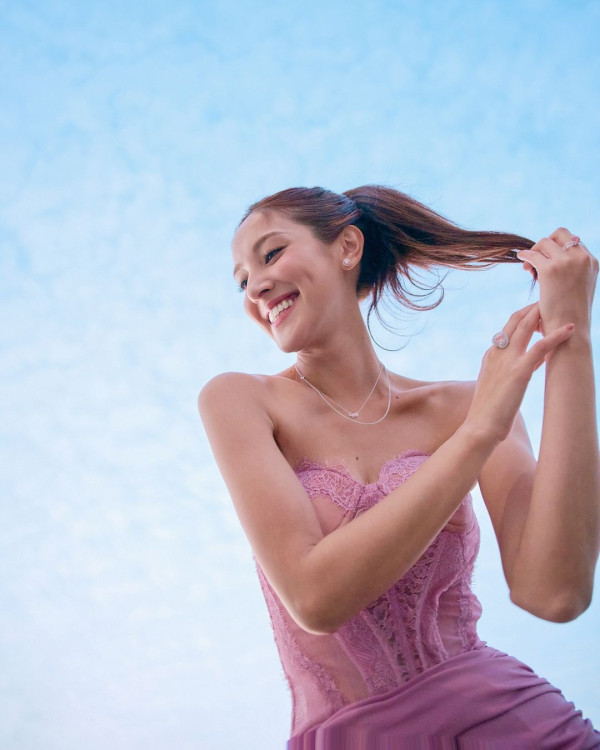 靚媽港姐冠軍迪士尼被巧遇 網民大讚年輕兼以為混血 惟一部位遭挑剔 