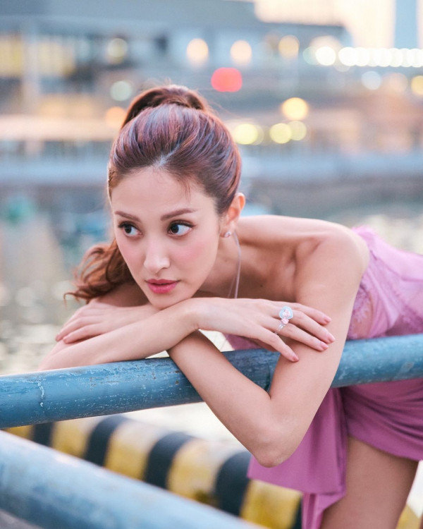 靚媽港姐冠軍迪士尼被巧遇 網民大讚年輕兼以為混血 惟一部位遭挑剔 