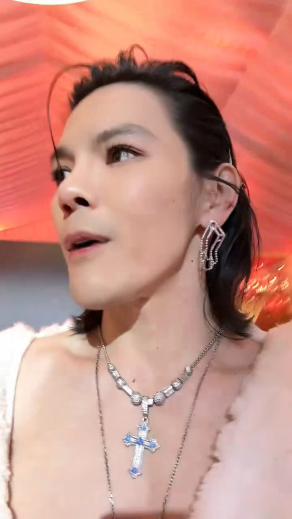 小紅書網民澳門與姜濤合照 強調冇P圖 意外揭瘦回出道時顏值 