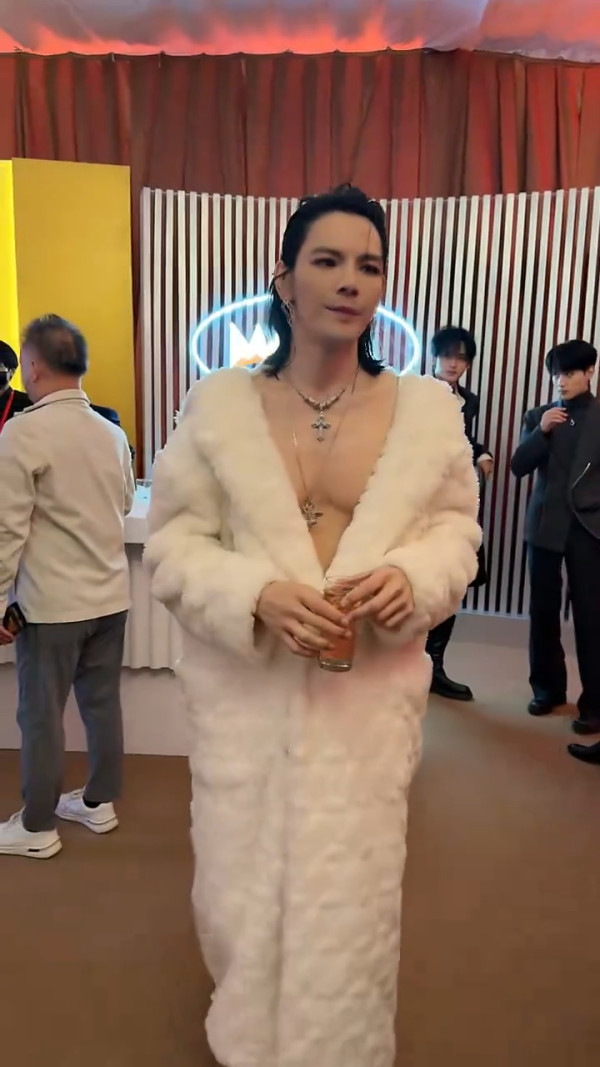 小紅書網民澳門與姜濤合照 強調冇P圖 意外揭瘦回出道時顏值 