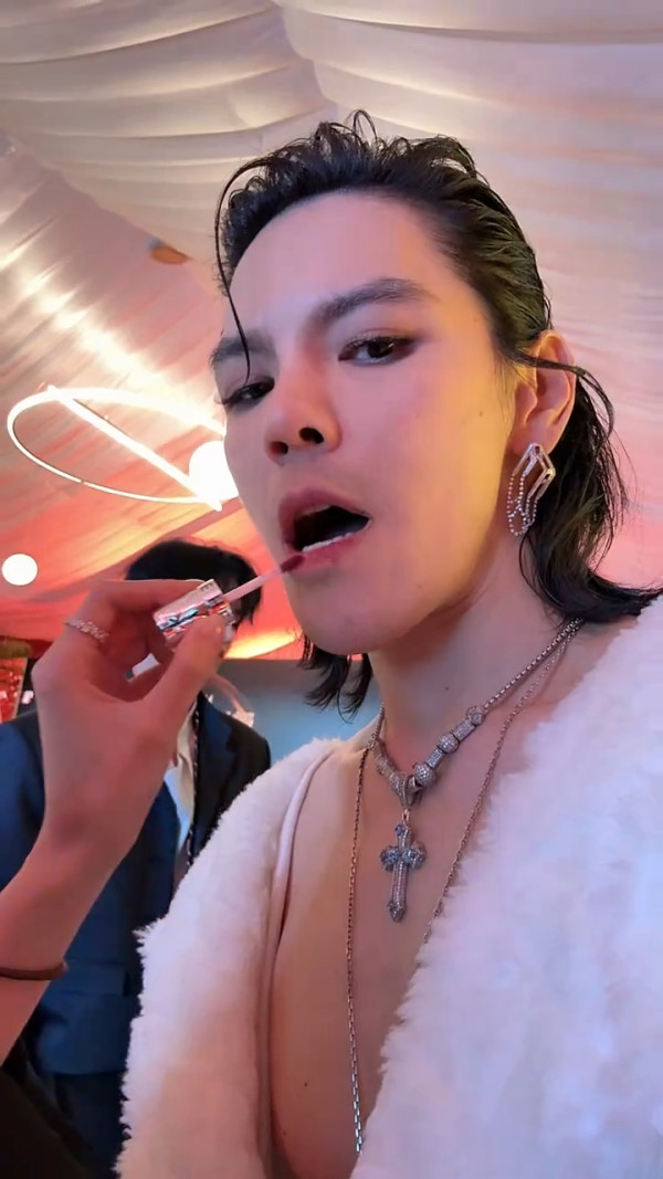 小紅書網民澳門與姜濤合照 強調冇P圖 意外揭瘦回出道時顏值 