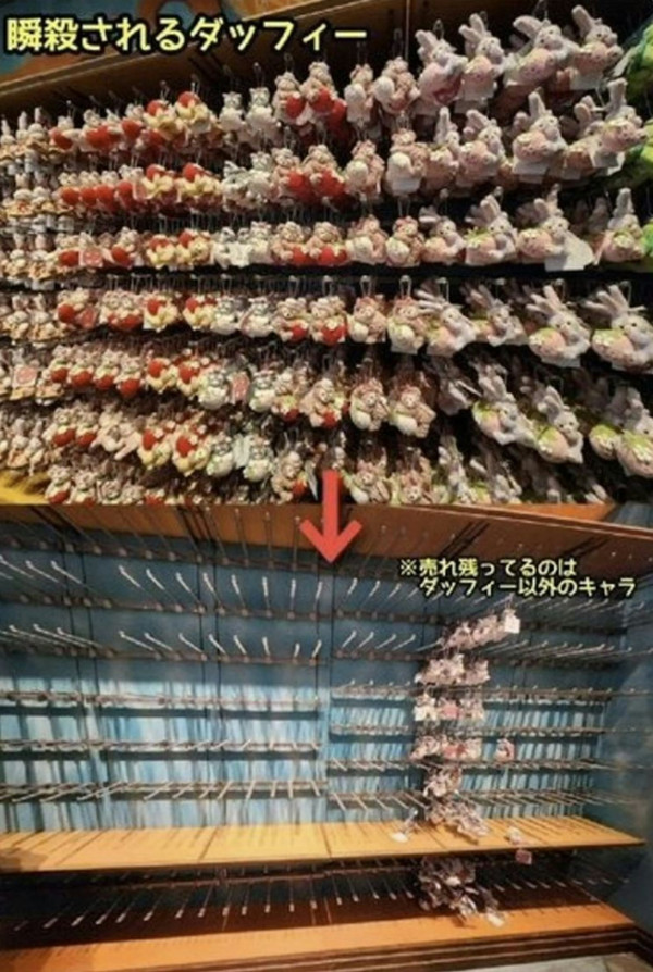 有片｜內地人拍片批代購瘋搶東京迪士尼商品 有人倒地要職員推輪椅 場面極度混亂 