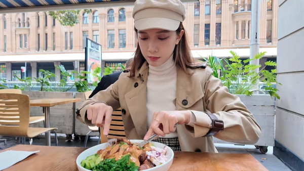 落選港姐鍾溥敏馬爾代夫度蜜月 大晒泳衣沙灘清涼照引羡慕:你老公太幸福