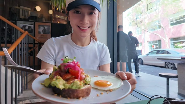 落選港姐鍾溥敏馬爾代夫度蜜月 大晒泳衣沙灘清涼照引羡慕:你老公太幸福