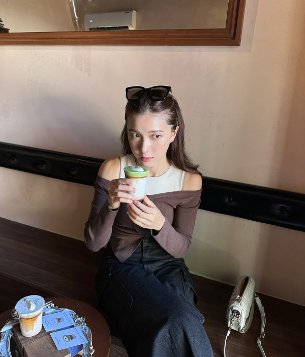 落選港姐鍾溥敏馬爾代夫度蜜月 大晒泳衣沙灘清涼照引羡慕:你老公太幸福