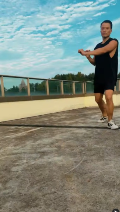 黎芷珊TVB新節目《戰場上》恐遭腰斬 走訪烏克蘭 言論批煽情偏頗不中立 網民向通訊局投訴 