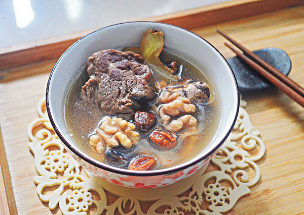 立冬習俗｜立冬吃什麼？中醫推介湯水養生食物+立冬禁忌 宜吃黑色食物