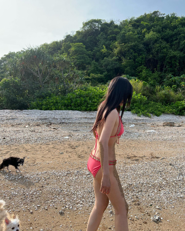 TVB花旦沖繩泳裝曬逆天長腿 玉背超吸睛!告別過往「肉肉身型」