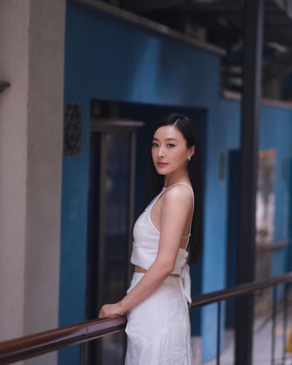 TVB花旦沖繩泳裝曬逆天長腿 玉背超吸睛!告別過往「肉肉身型」