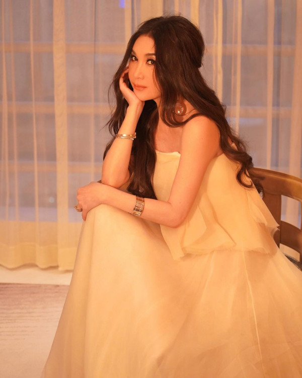 58歲溫碧霞廣州性感開騷！Bra Top短裙上陣勁歌熱舞！ 