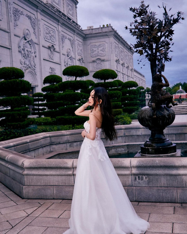 58歲溫碧霞廣州性感開騷！Bra Top短裙上陣勁歌熱舞！ 