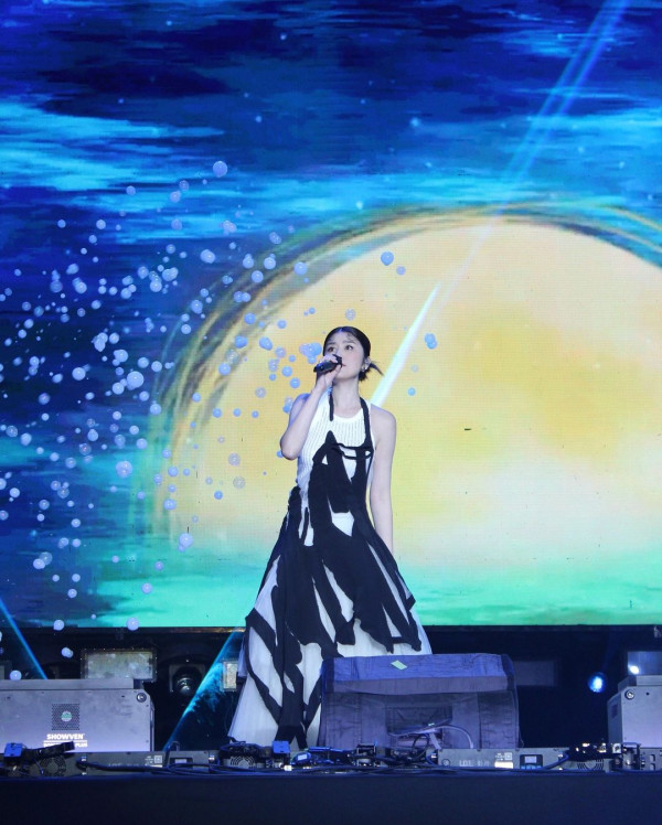 52歲陳慧琳突然剪八字胎毛瀏海！全新髮型現身南京！網民驚訝：發生咩事？ 