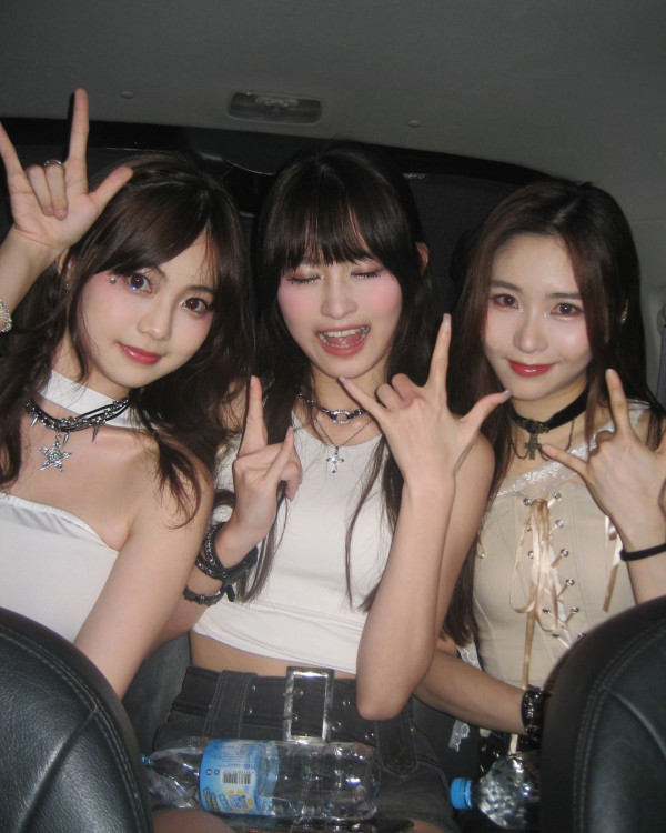 區明妙遊京都神社順便追星？ 甫近鏡自拍曝光真實皮膚狀態！ 