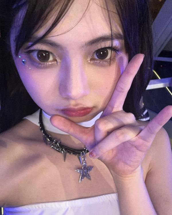 區明妙遊京都神社順便追星？ 甫近鏡自拍曝光真實皮膚狀態！ 