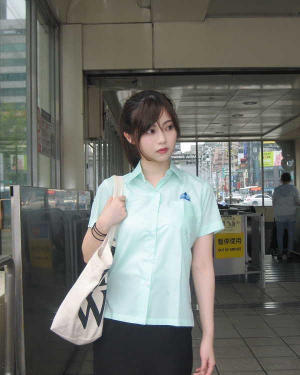 區明妙遊京都神社順便追星？ 甫近鏡自拍曝光真實皮膚狀態！ 