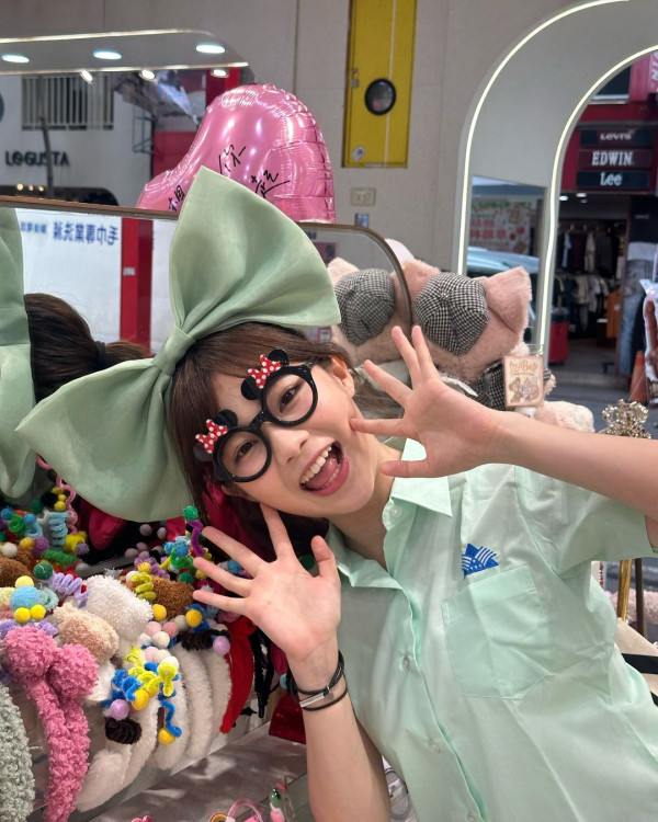 區明妙遊京都神社順便追星？ 甫近鏡自拍曝光真實皮膚狀態！ 