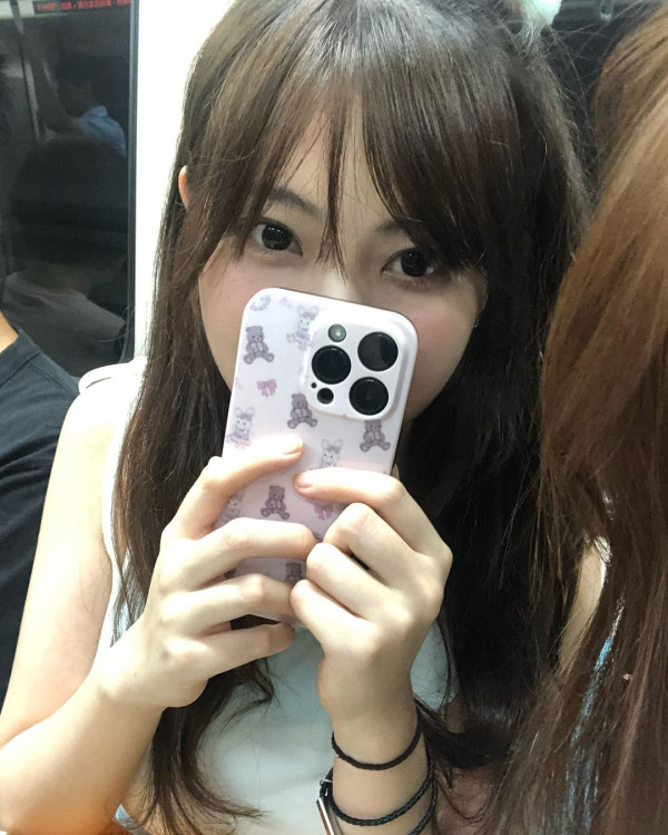 區明妙遊京都神社順便追星？ 甫近鏡自拍曝光真實皮膚狀態！ 