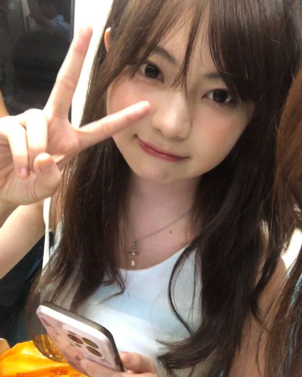 區明妙遊京都神社順便追星？ 甫近鏡自拍曝光真實皮膚狀態！ 