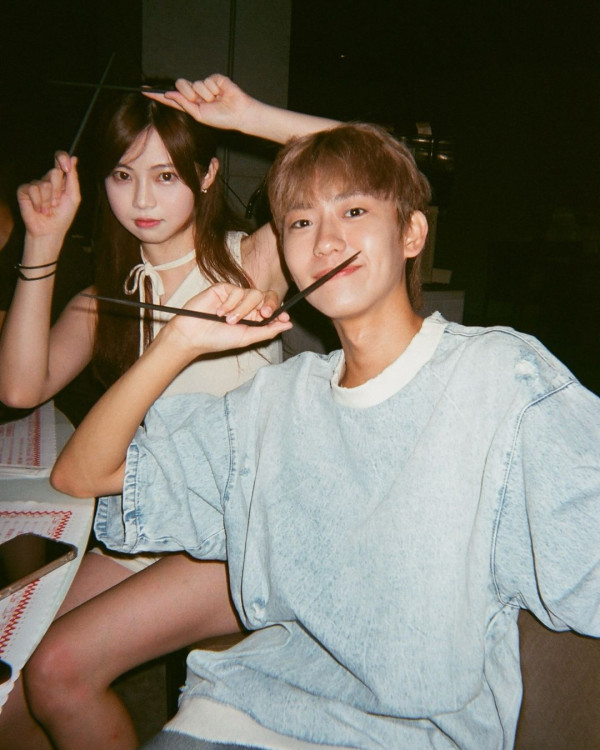 區明妙遊京都神社順便追星？ 甫近鏡自拍曝光真實皮膚狀態！ 