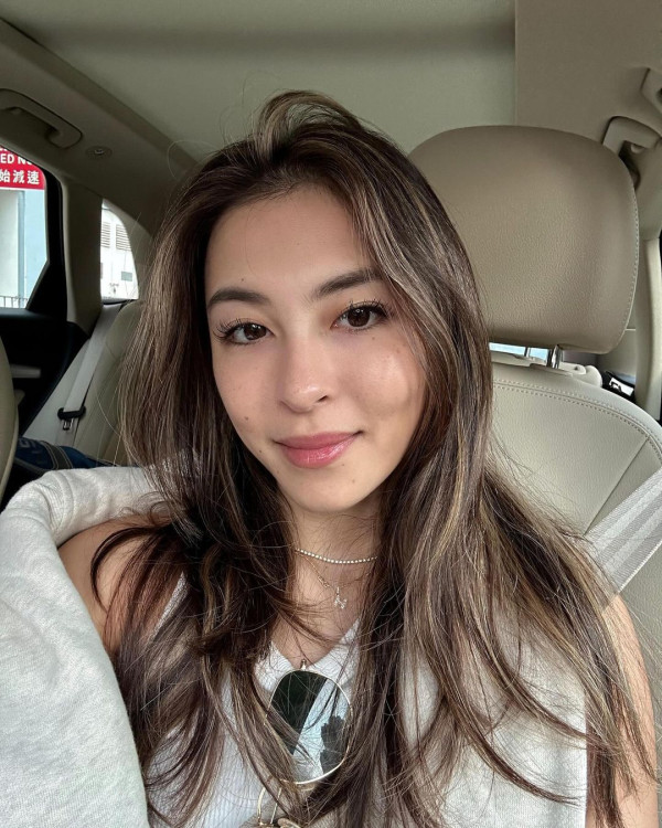 最索星二代出海曬弗爆身材 粉藍比堅尼上陣 逆天長腿超吸睛 