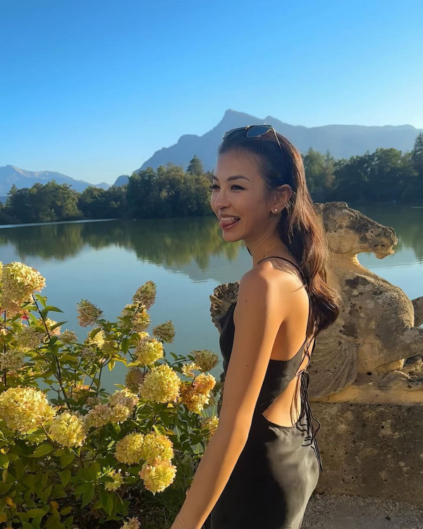 最索星二代出海曬弗爆身材 粉藍比堅尼上陣 逆天長腿超吸睛 