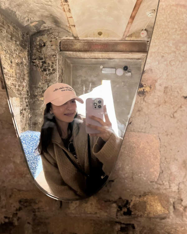 最索星二代出海曬弗爆身材 粉藍比堅尼上陣 逆天長腿超吸睛 