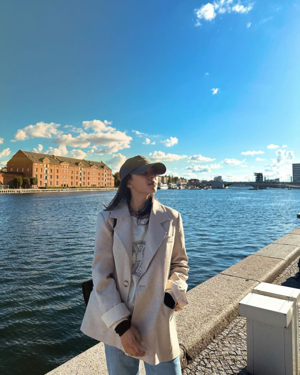 最索星二代出海曬弗爆身材 粉藍比堅尼上陣 逆天長腿超吸睛 