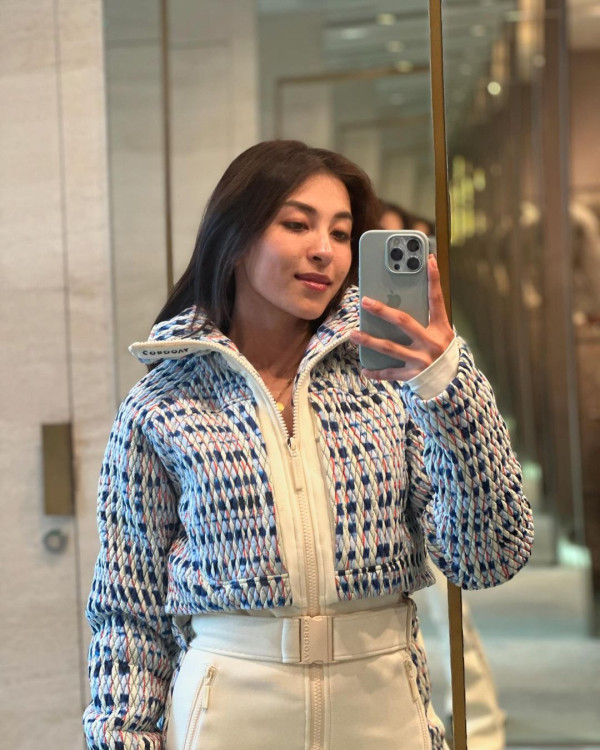 最索星二代出海曬弗爆身材 粉藍比堅尼上陣 逆天長腿超吸睛 